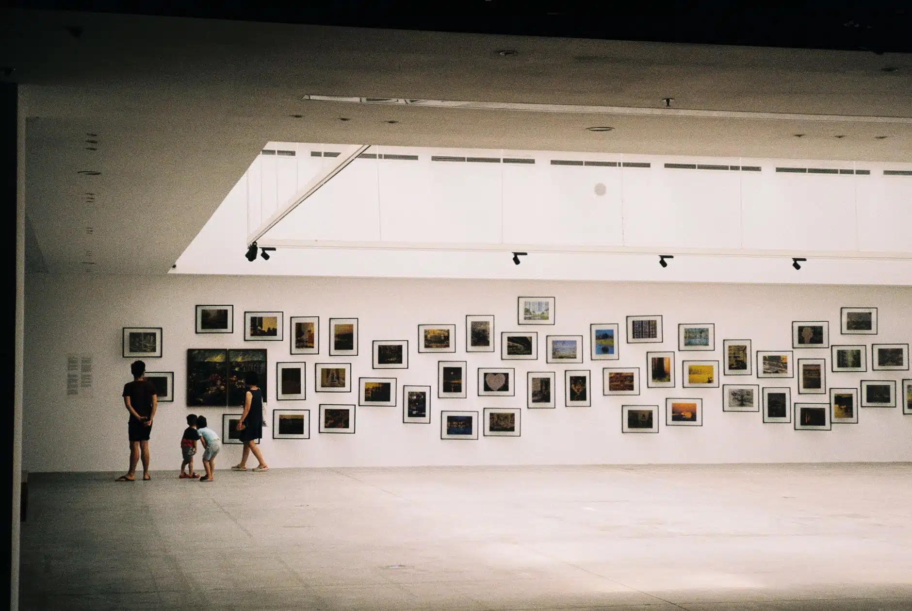 Nowoczesne wnętrze galerii sztuki